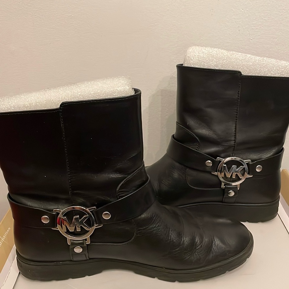 Women 
Boots